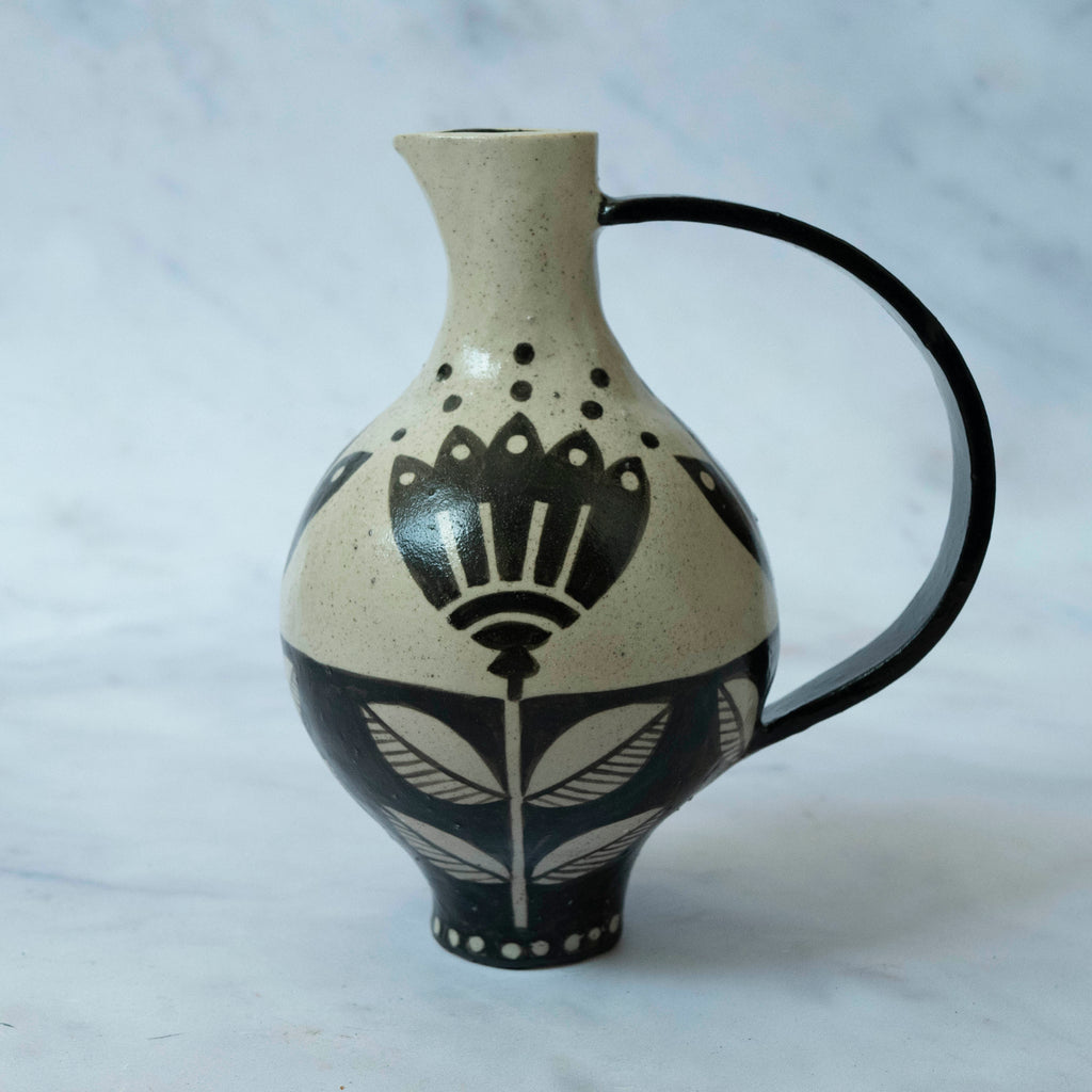 GRAPHIC FLOWER JUG